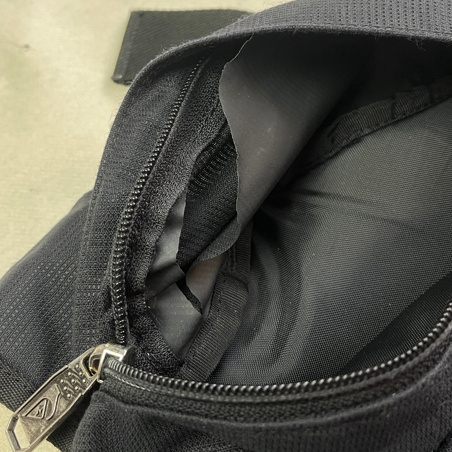 Quiksilver - 2000s Polux Sling Bag