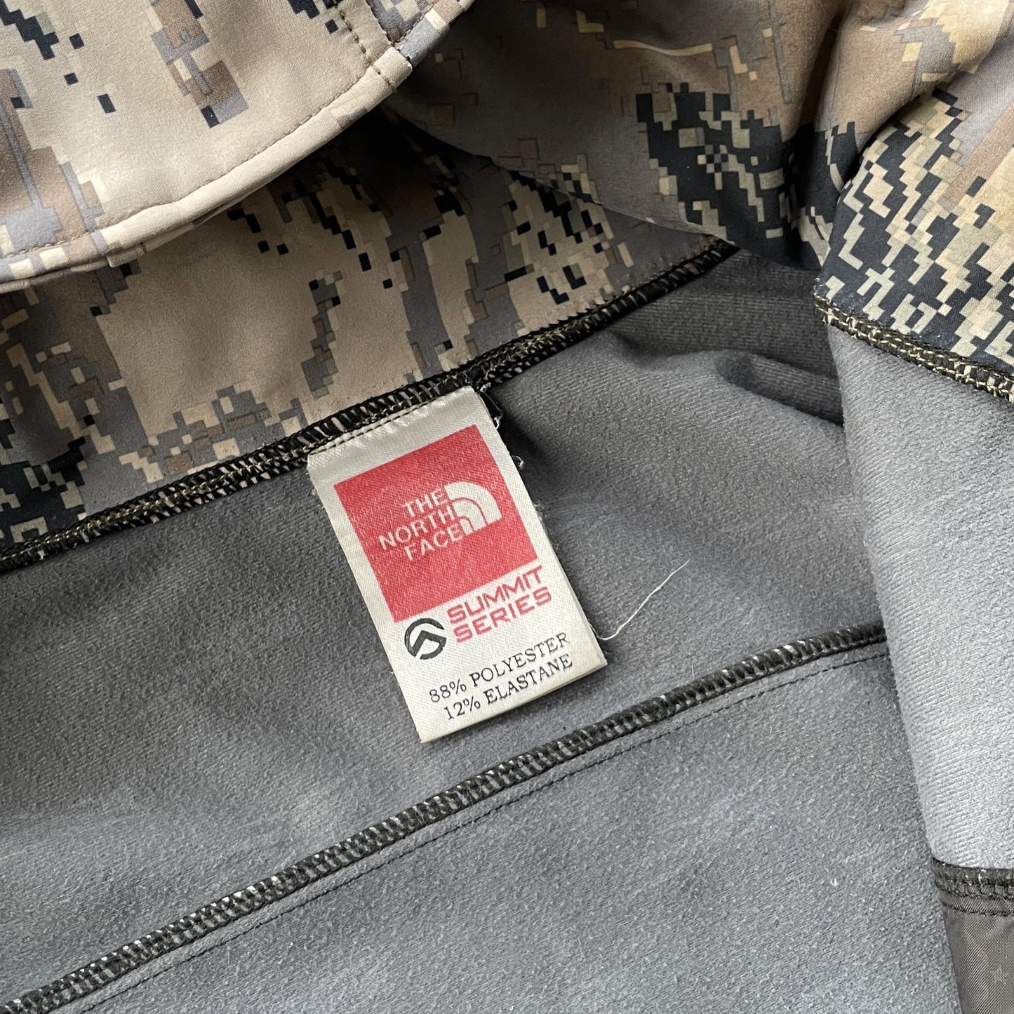 The North Face - 00's Summit Series OptiFade Softshell Fleece-Lined Jacket (S)