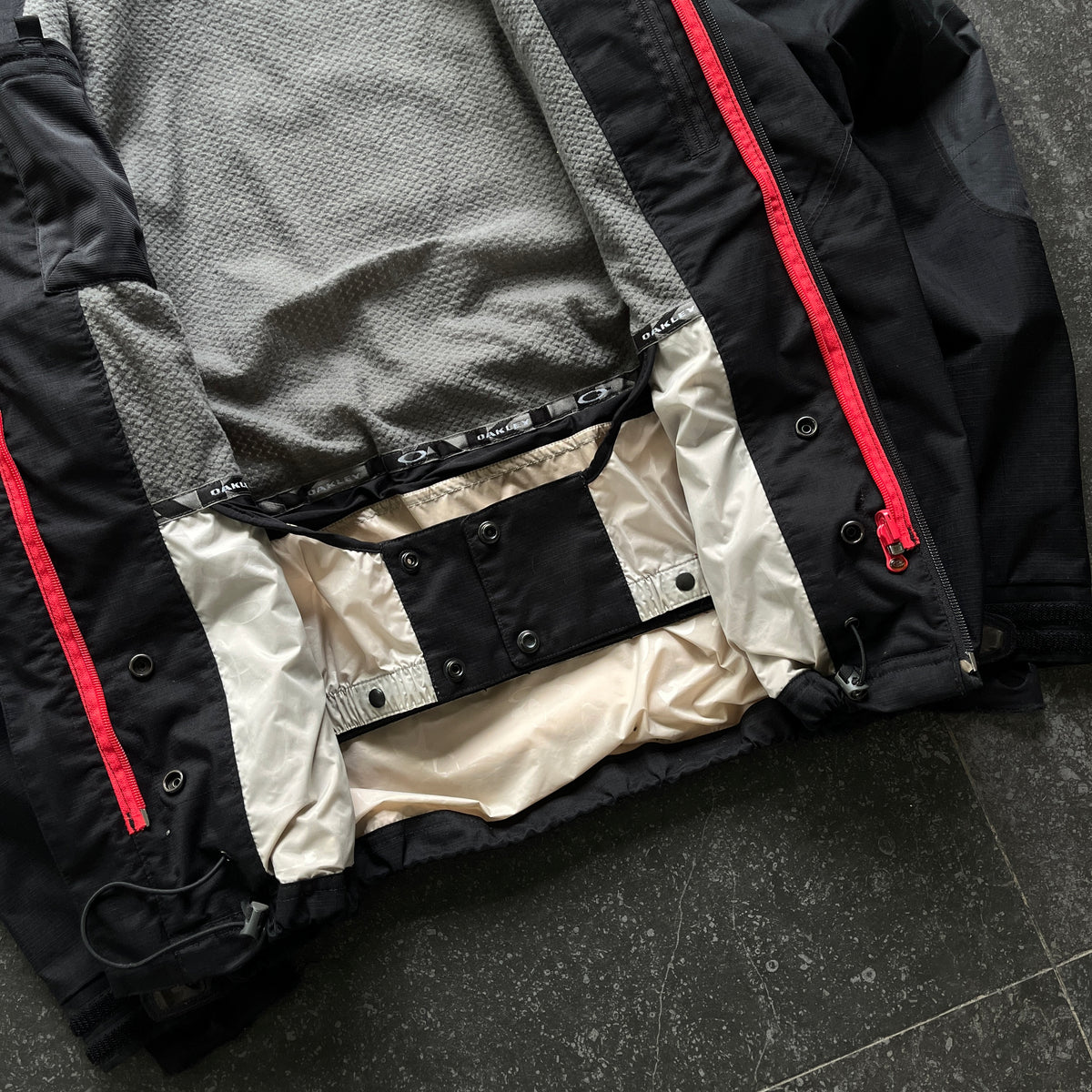 Oakley - 2007 Icon 20k Ripstop Technical Vent Ski Jacket (L-XL)