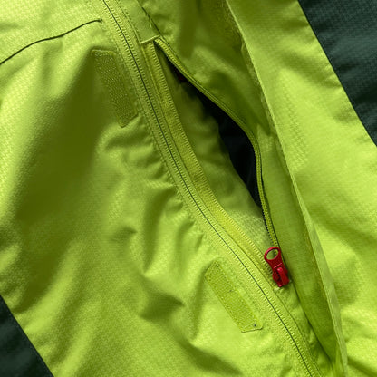 Oakley - 2010 Magnet Technical Vent Ski Jacket (M)