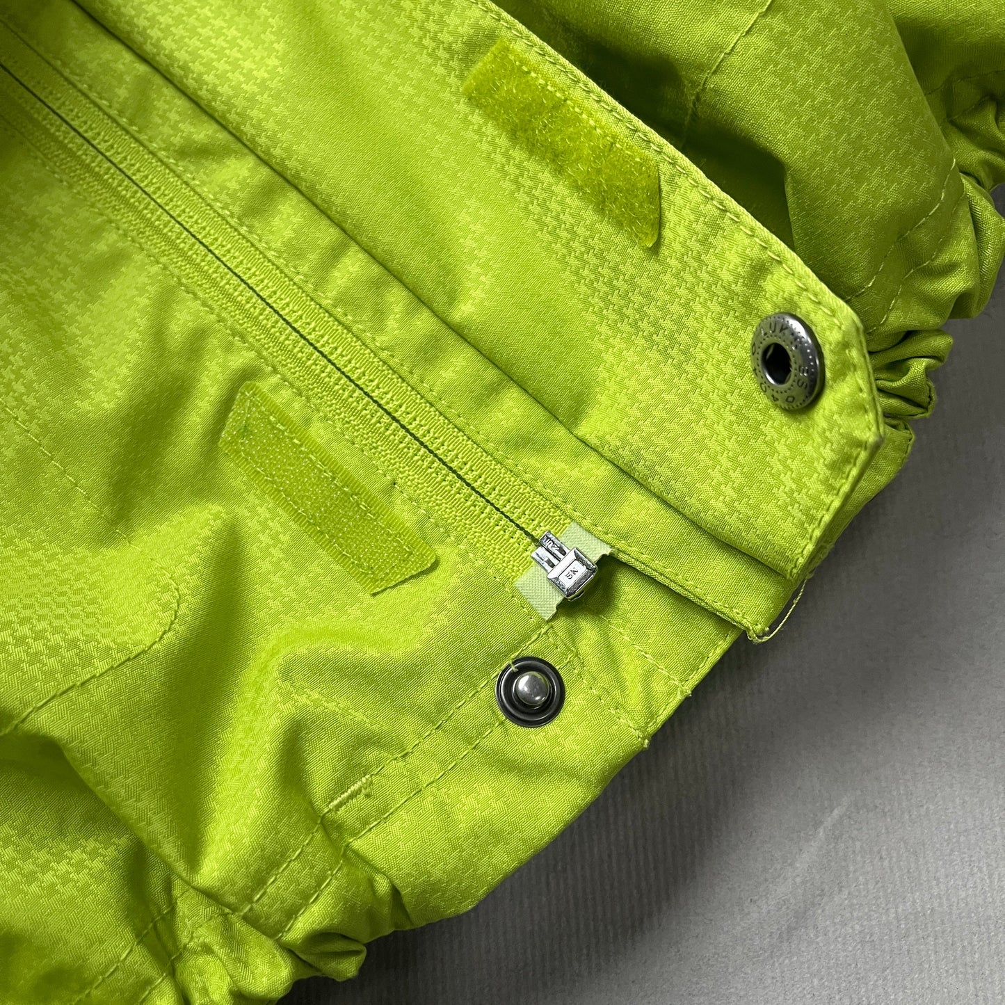 Oakley - 2010 Magnet Technical Vent Ski Jacket (M)