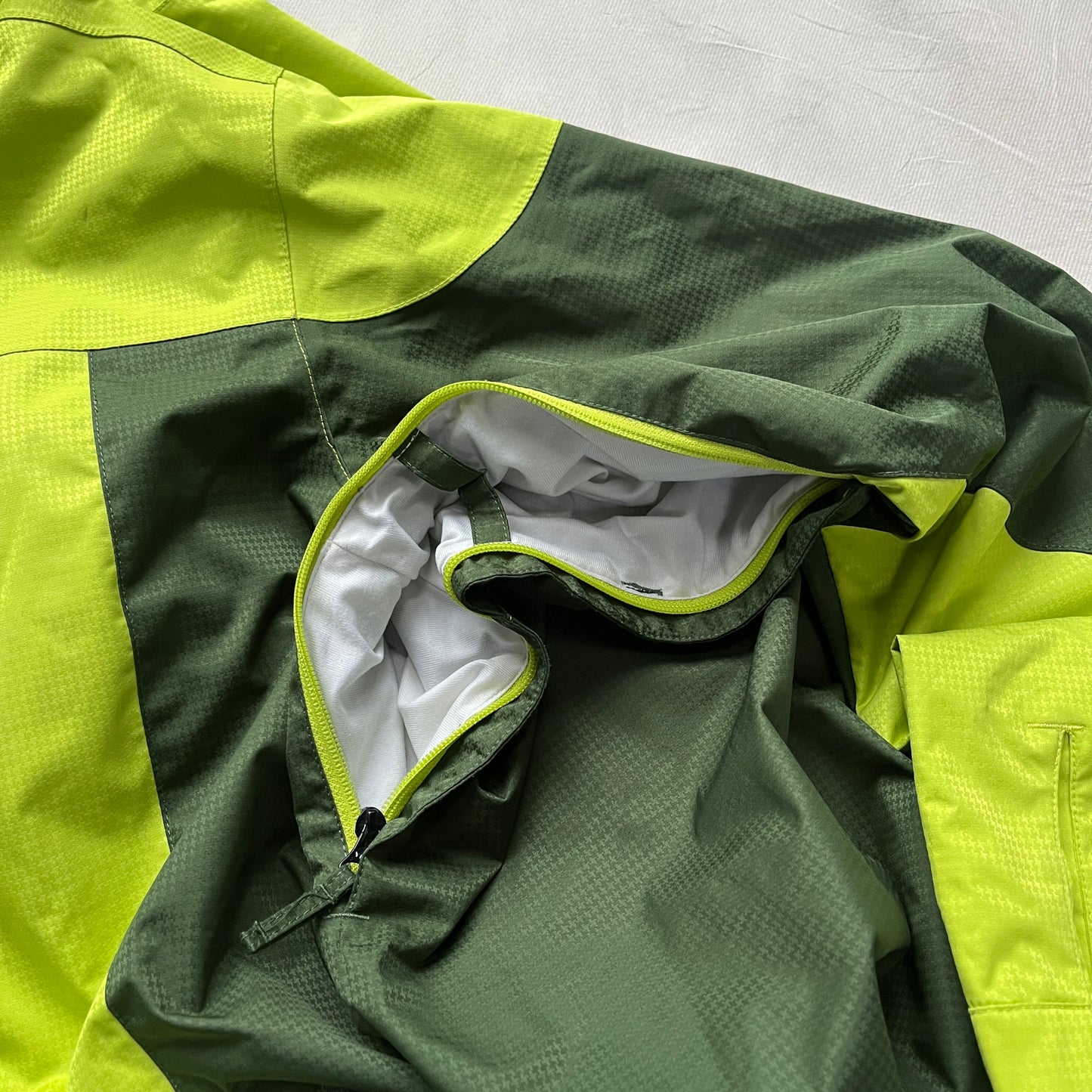 Oakley - 2010 Magnet Technical Vent Ski Jacket (M)