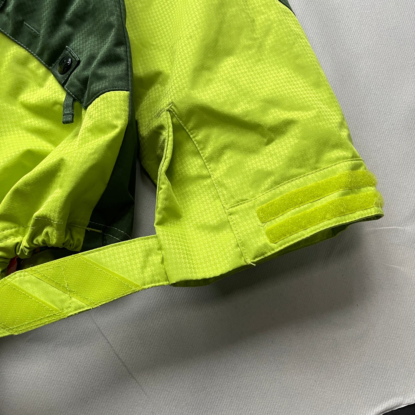 Oakley - 2010 Magnet Technical Vent Ski Jacket (M)