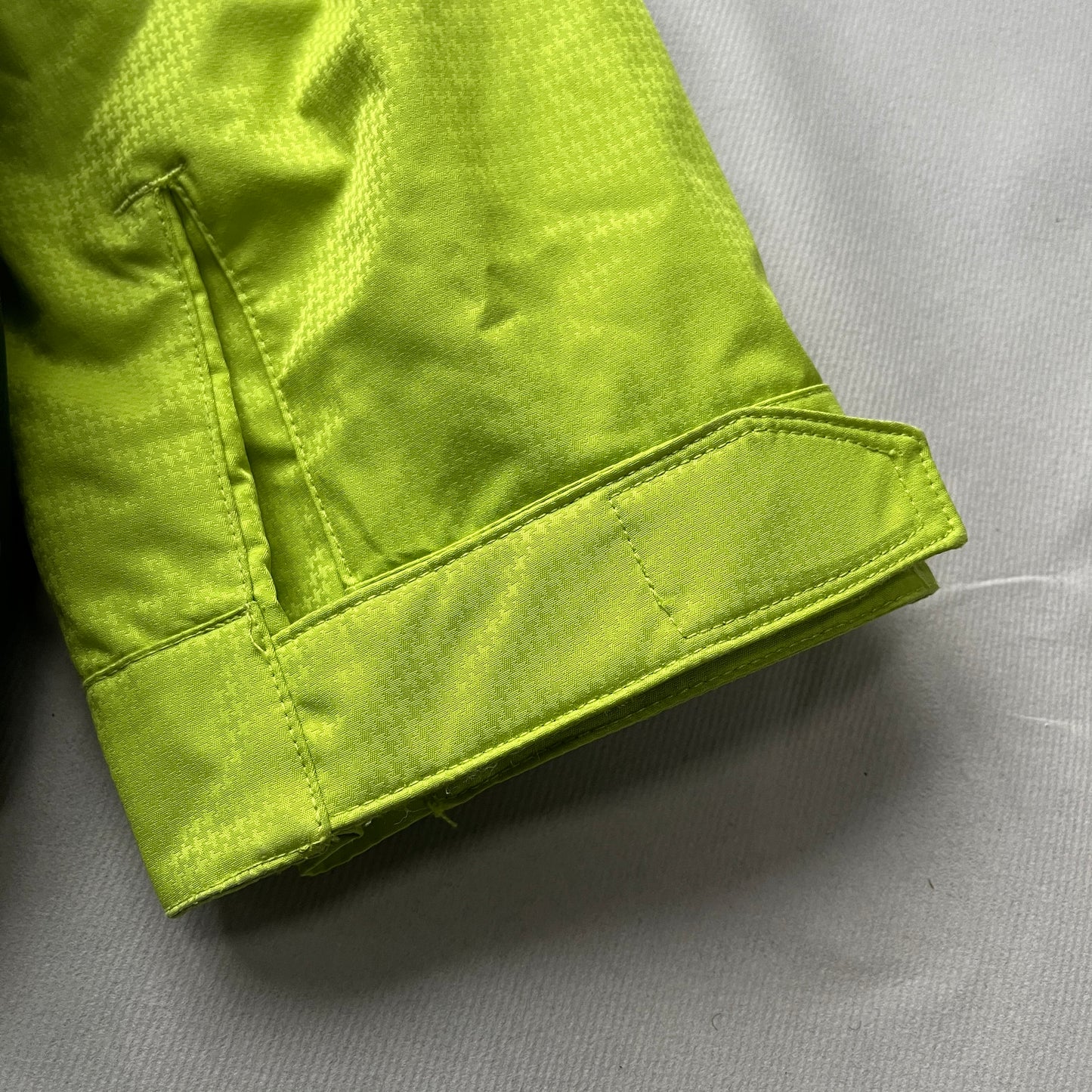 Oakley - 2010 Magnet Technical Vent Ski Jacket (M)