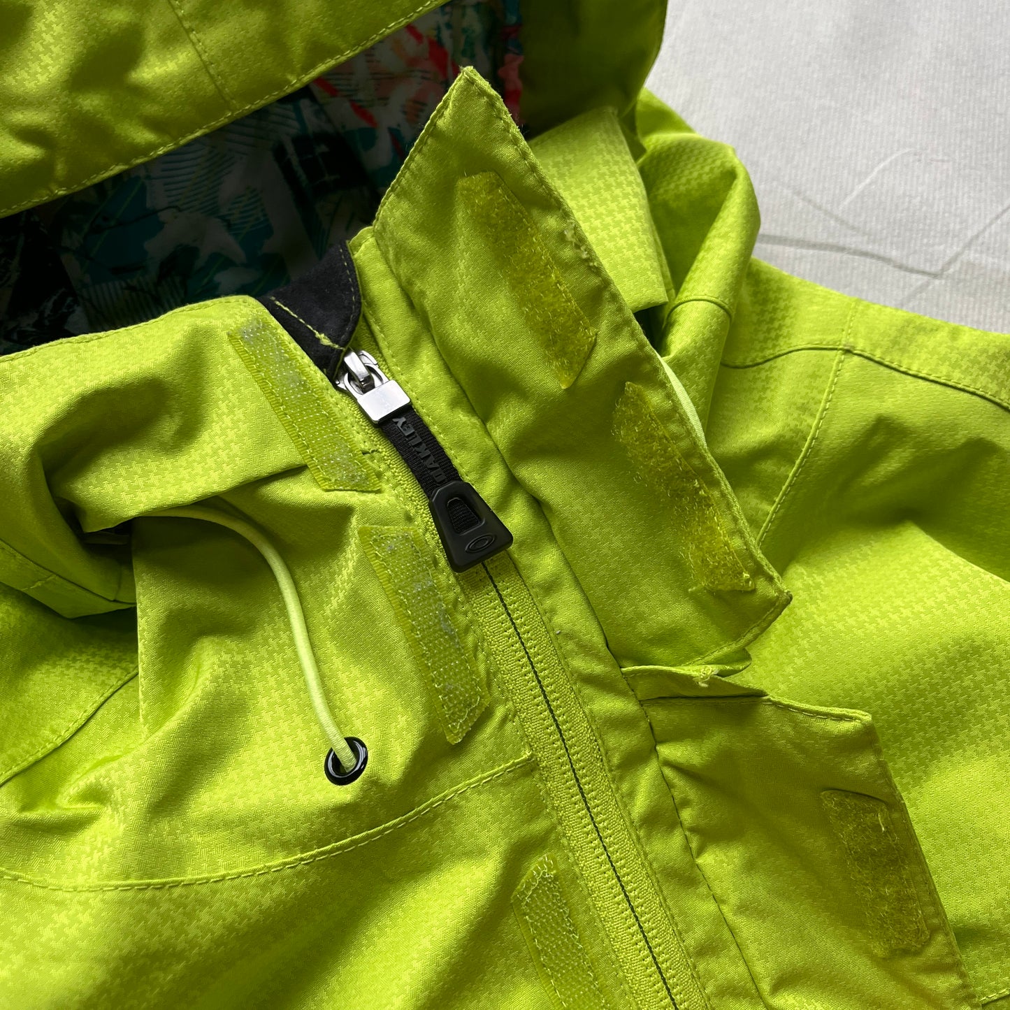 Oakley - 2010 Magnet Technical Vent Ski Jacket (M)