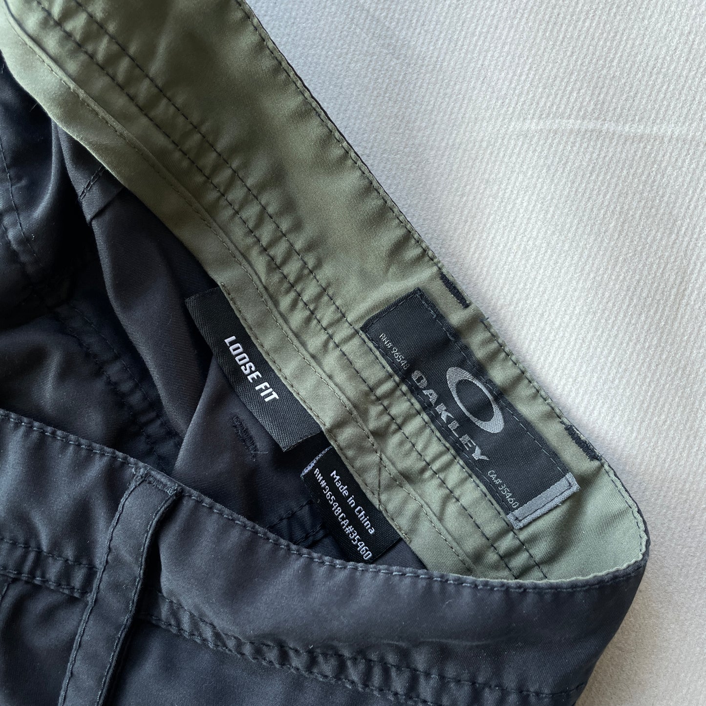 Oakley - Vintage LooseFit Cargo Shorts (34)