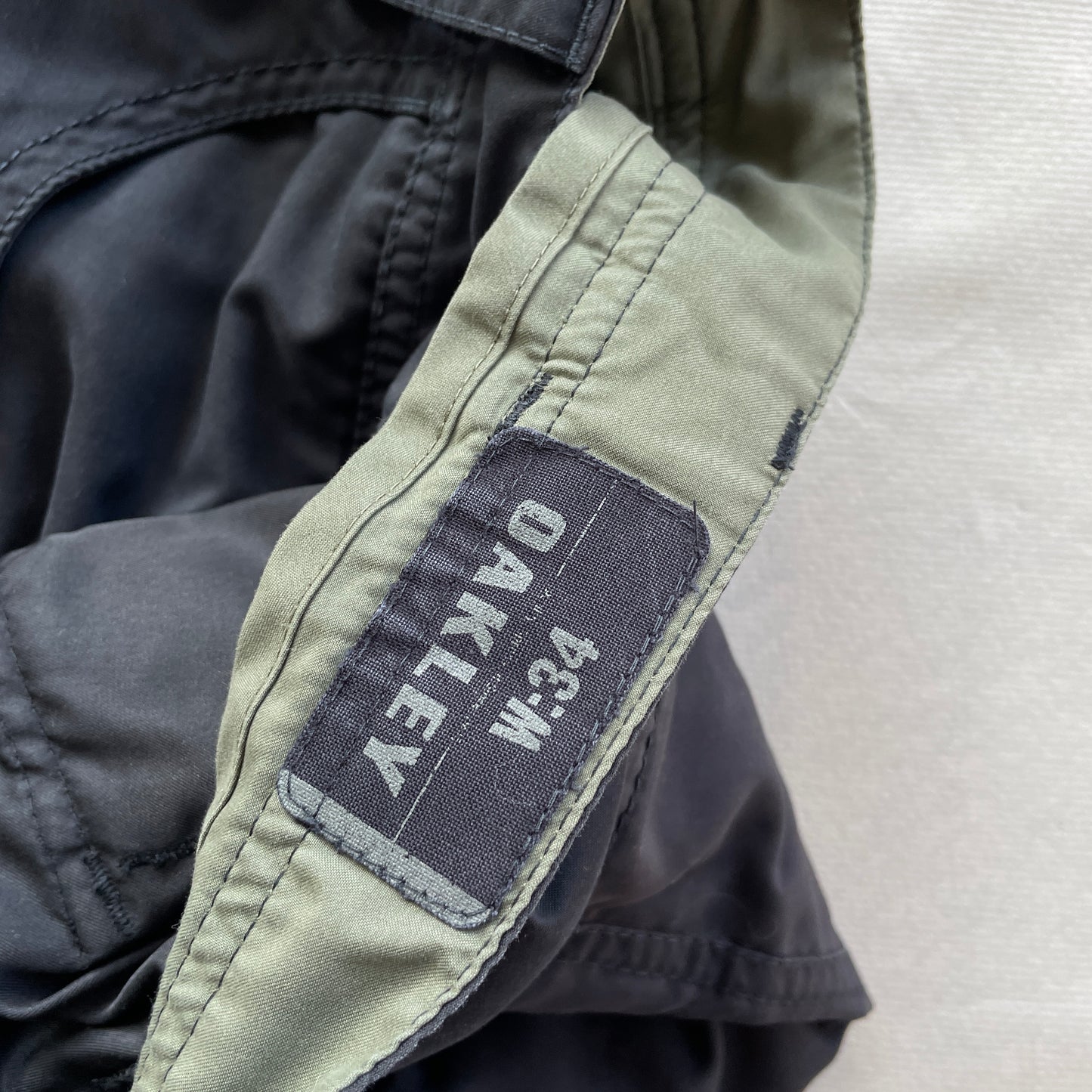 Oakley - Vintage LooseFit Cargo Shorts (34)