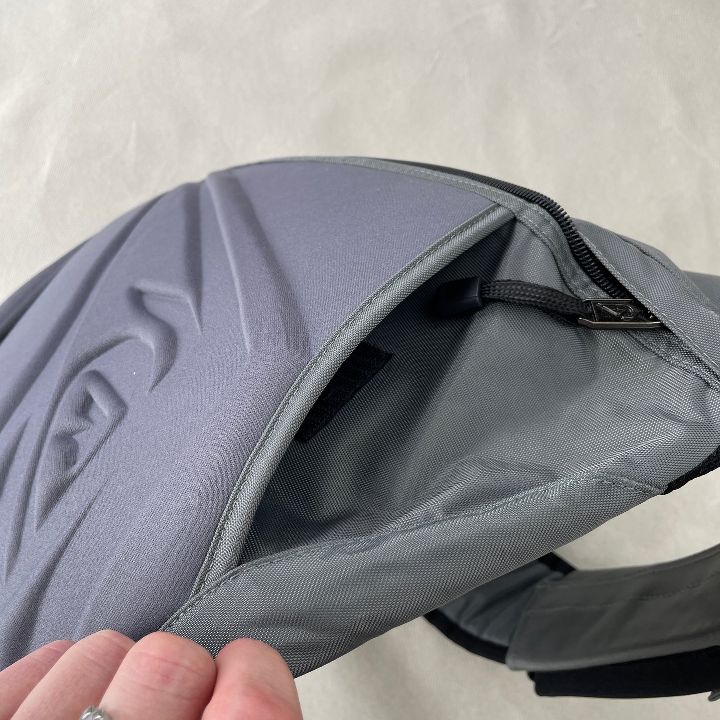 Quiksilver - Rare 2000s Padded Sling Bag