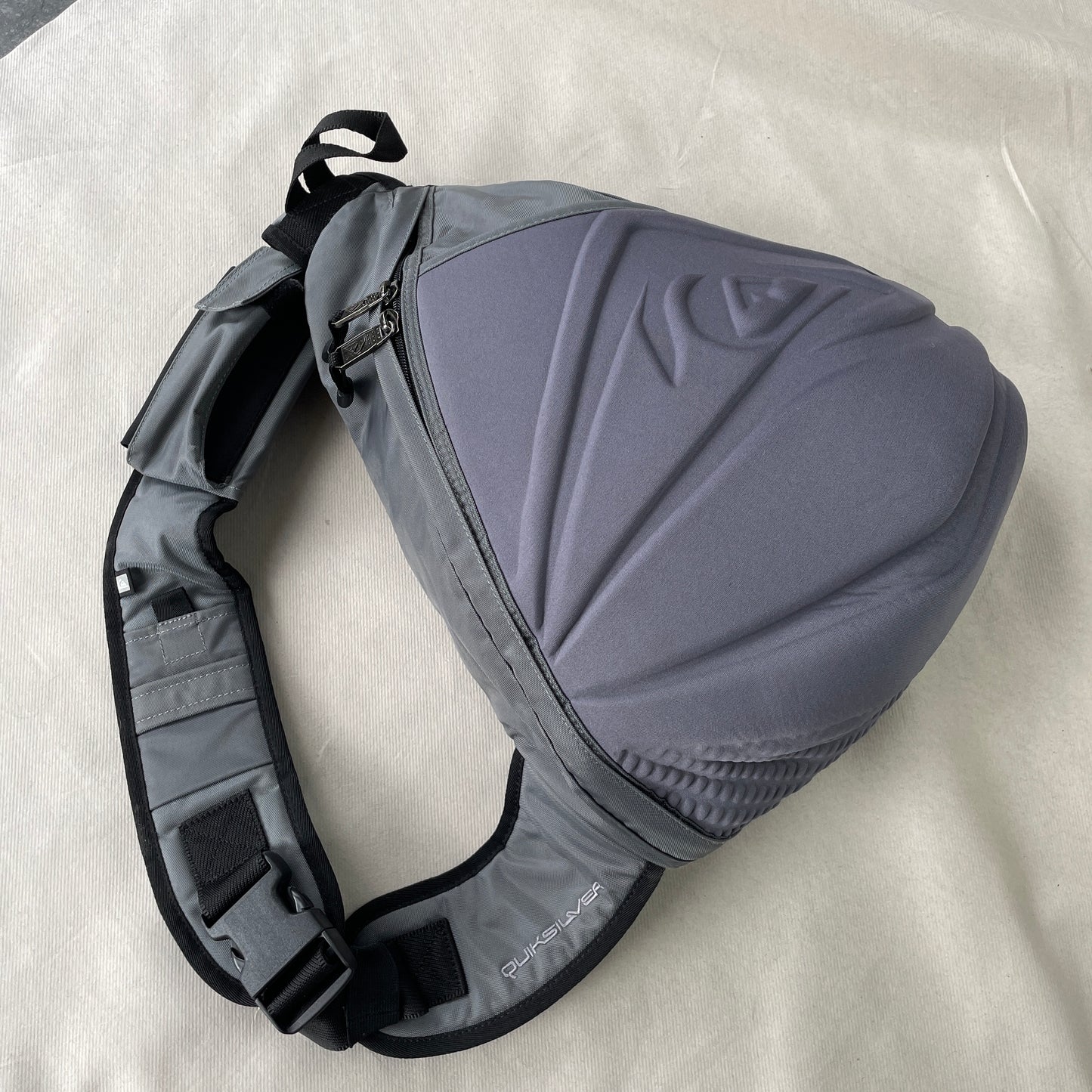 Quiksilver - Rare 2000s Padded Sling Bag
