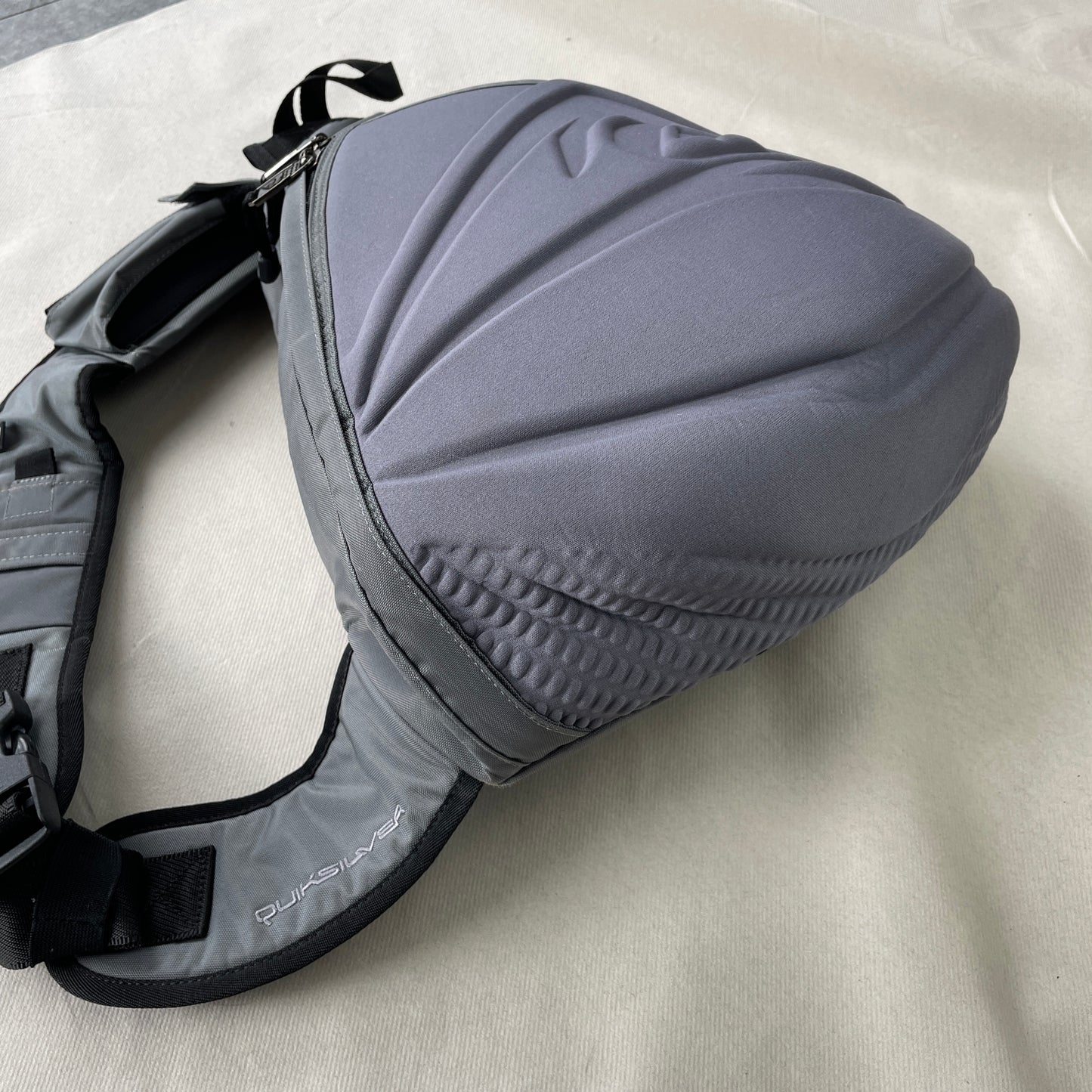 Quiksilver - Rare 2000s Padded Sling Bag