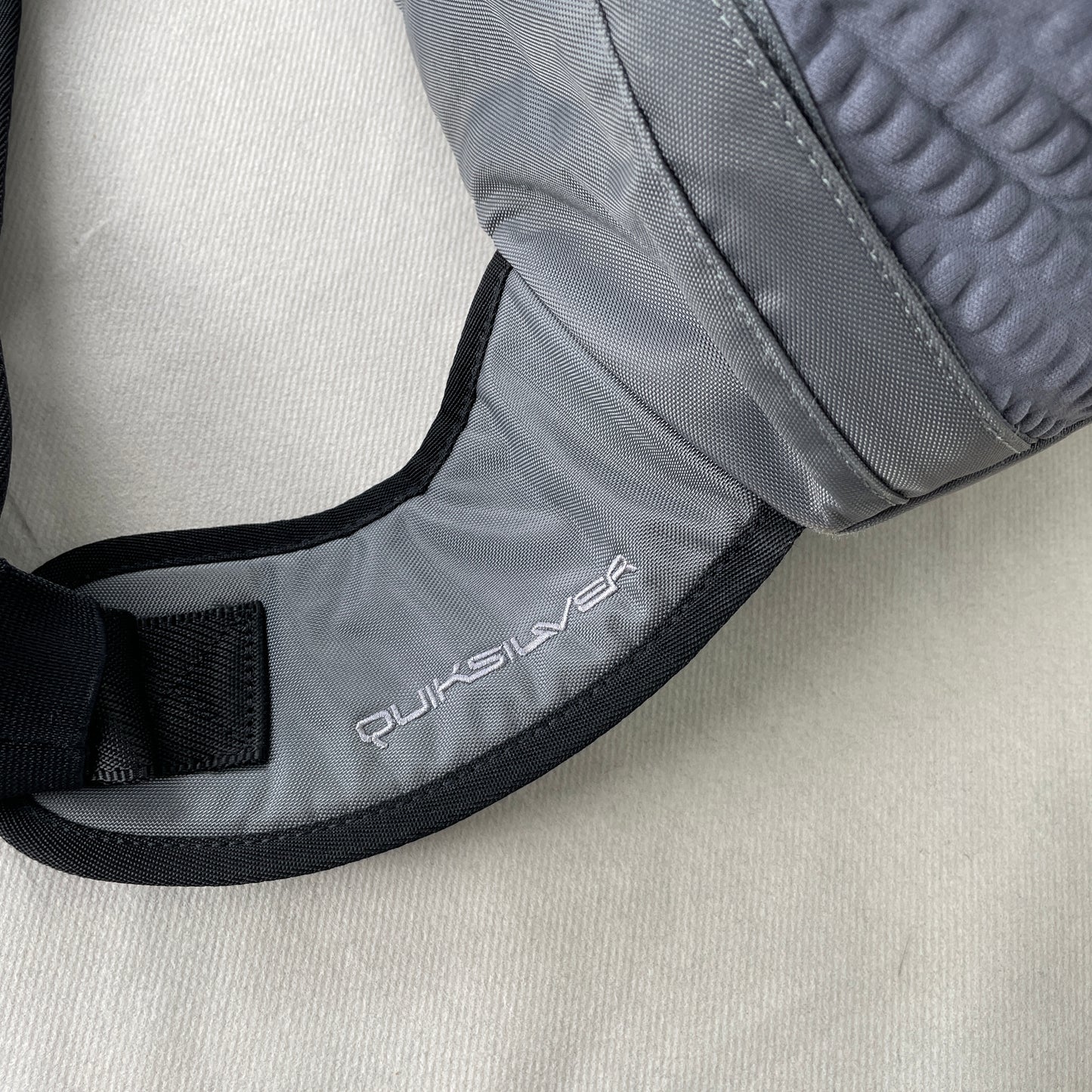Quiksilver - Rare 2000s Padded Sling Bag