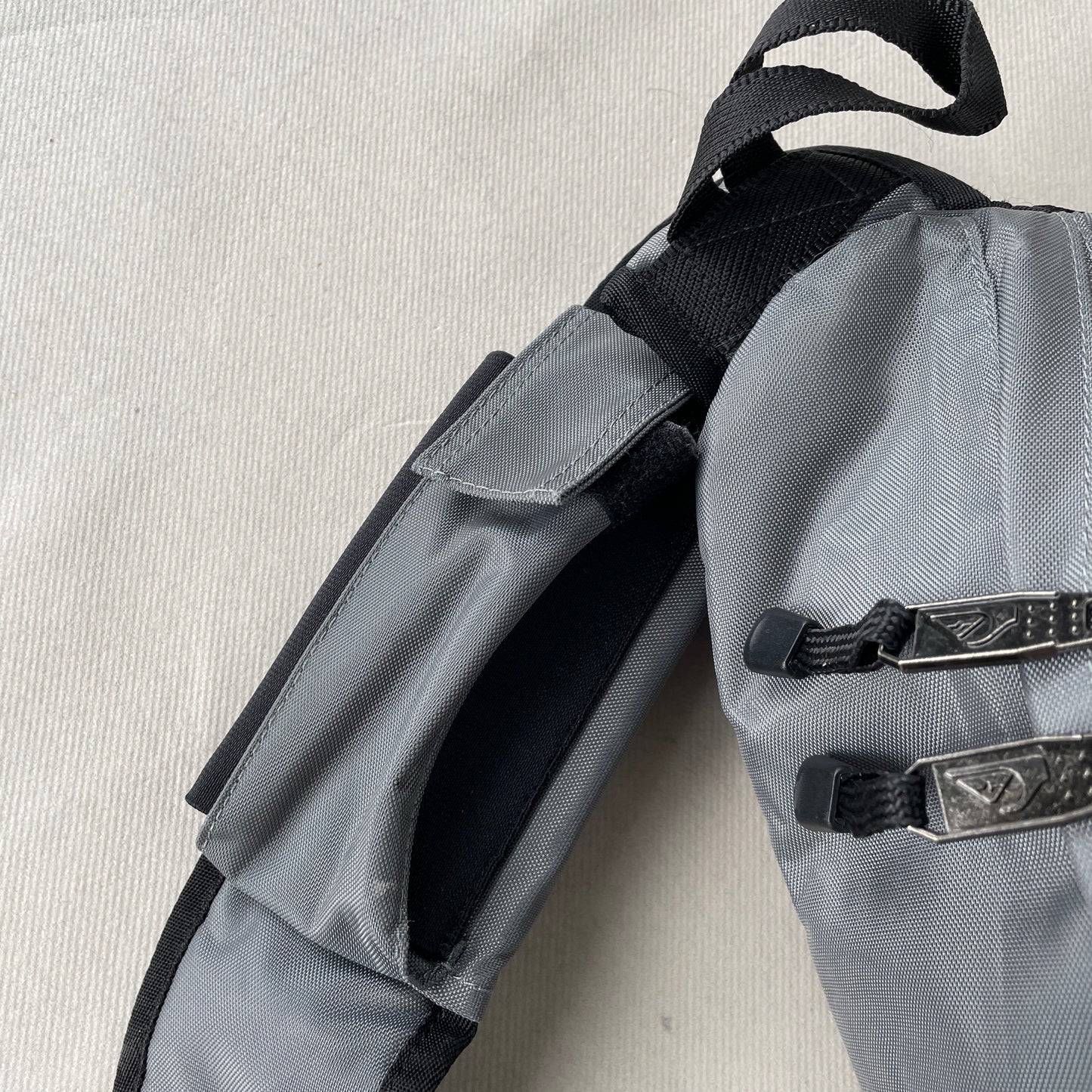 Quiksilver - Rare 2000s Padded Sling Bag