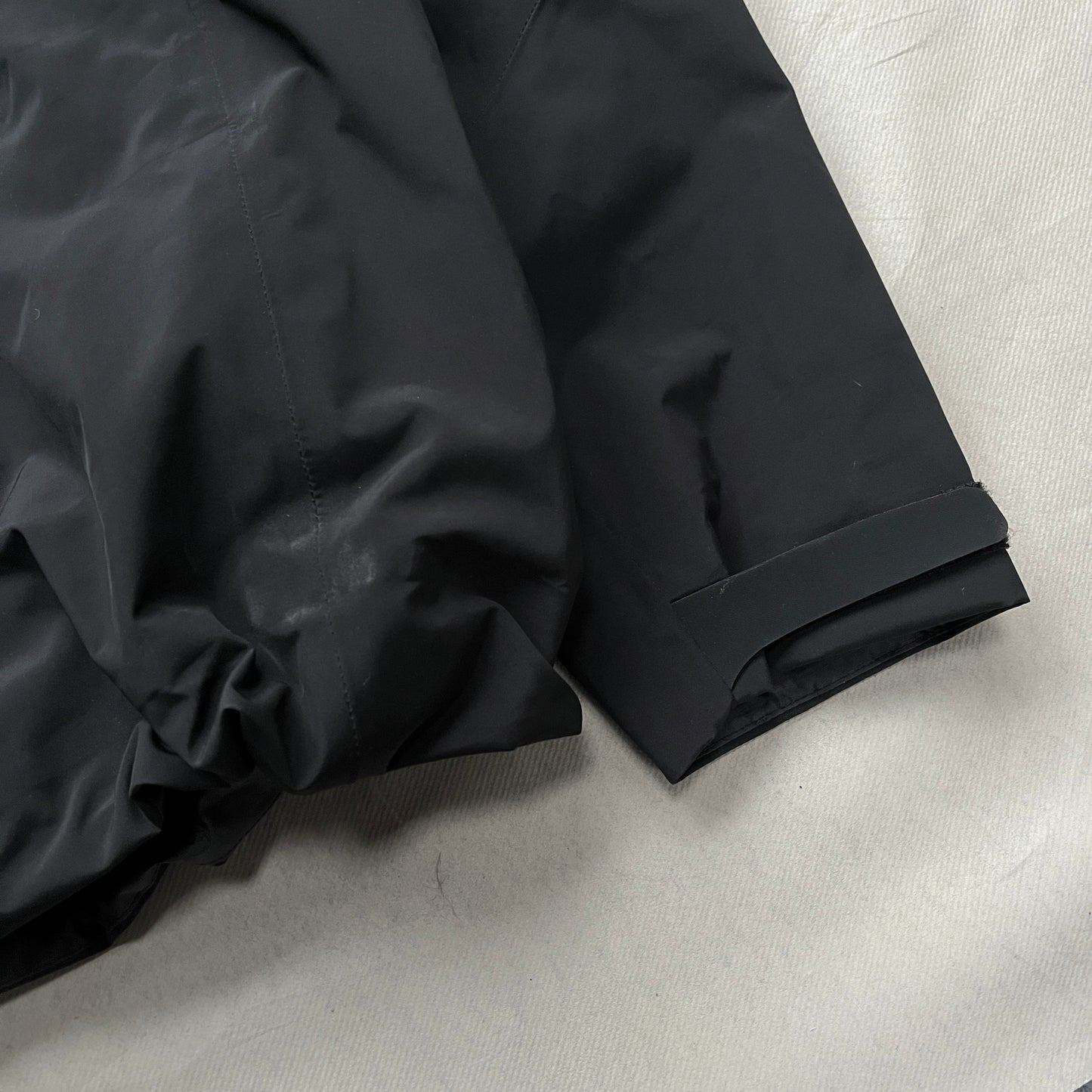 Arc'teryx - Alpha SV Gore-Tex Pro Shell Jacket (L)
