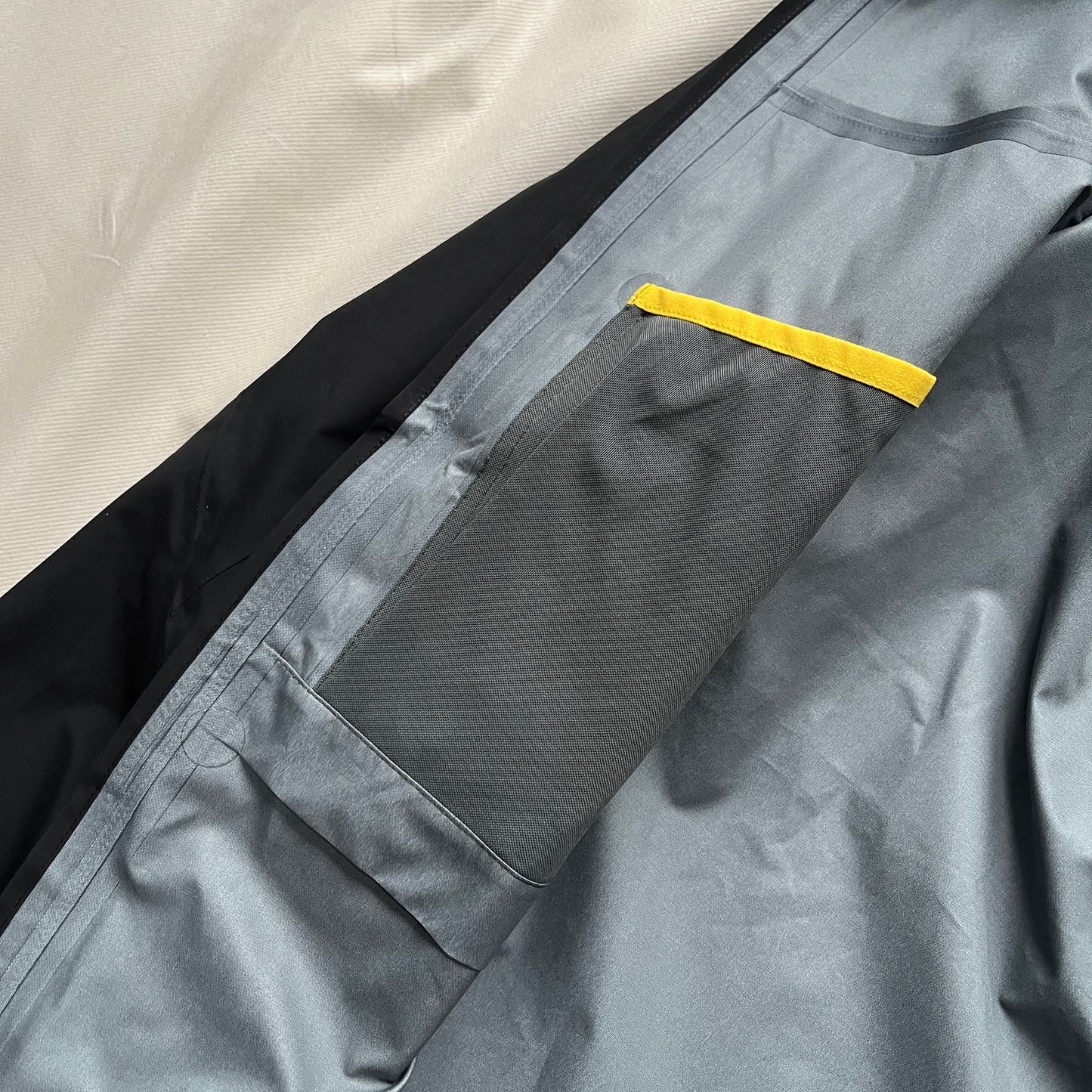 Arc'teryx - Alpha SV Gore-Tex Pro Shell Jacket (L)