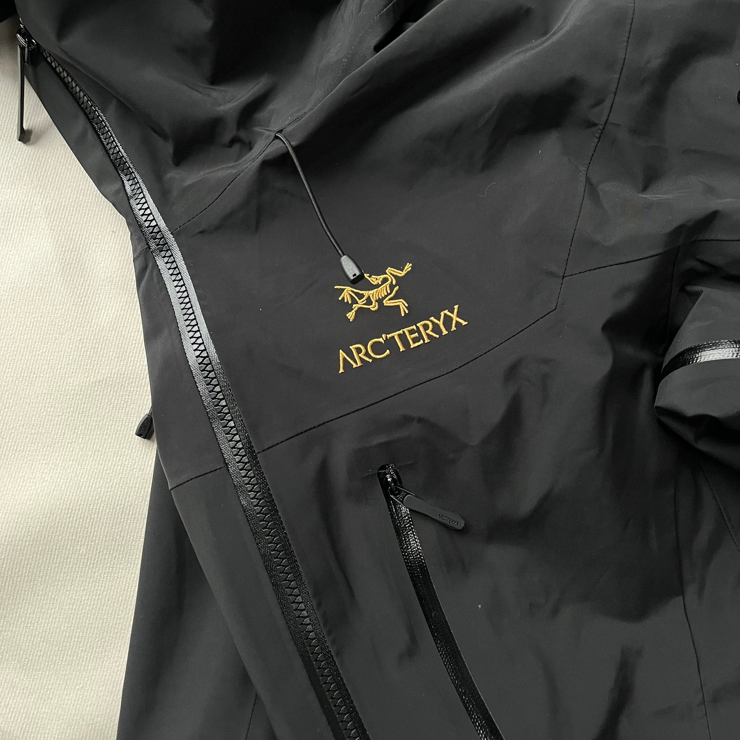 Arc'teryx - Alpha SV Gore-Tex Pro Shell Jacket (L)