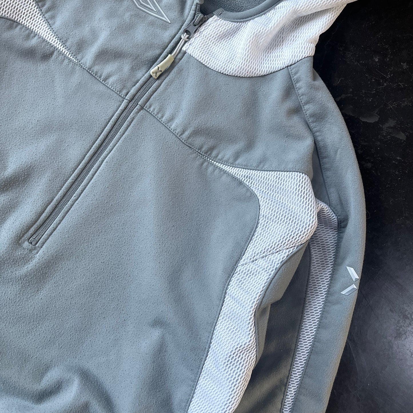 Umbro - Vintage 1/2 Zip Mesh-panelled Pullover (L)