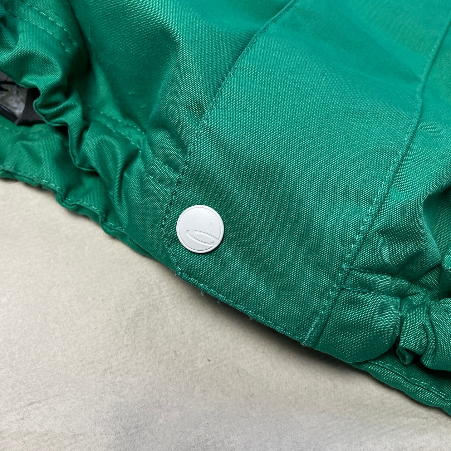 Oakley - 2011 Magnet Technical Vent Ski Jacket (L)