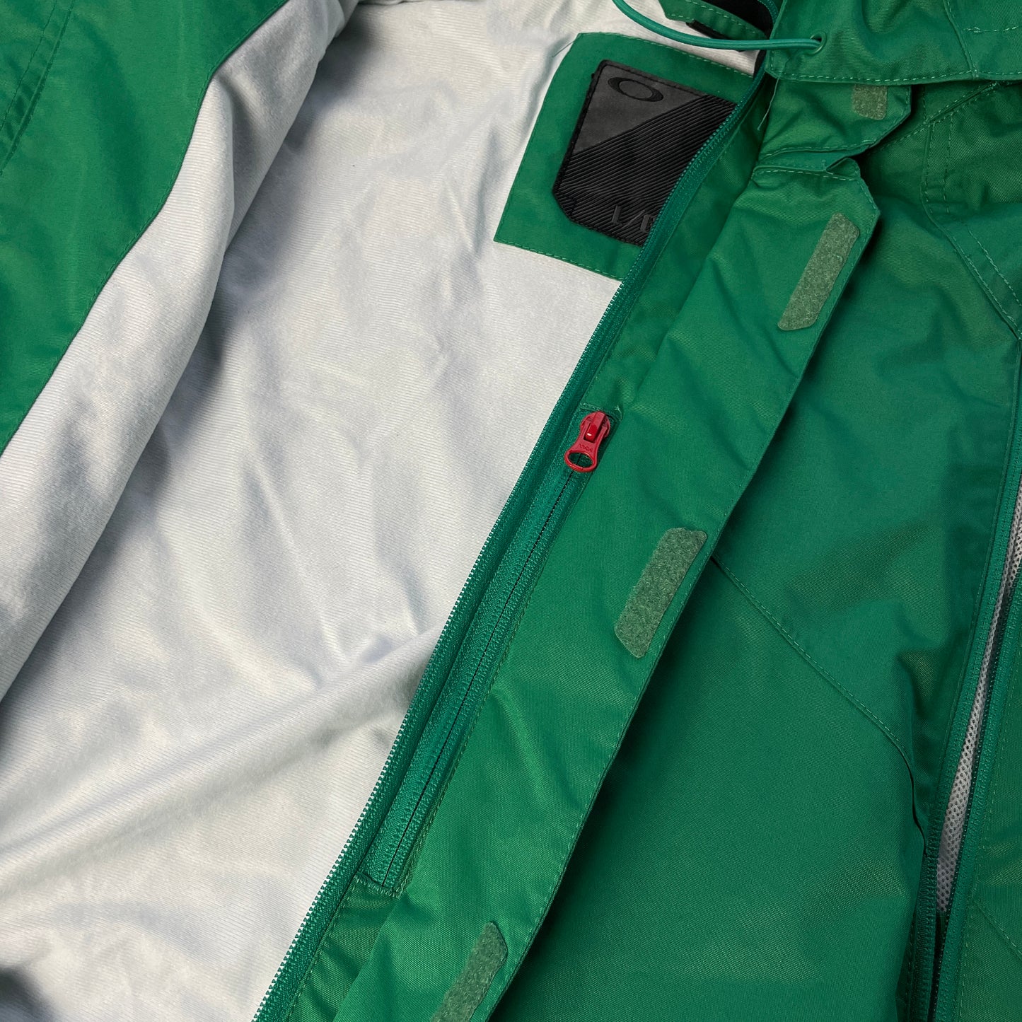 Oakley - 2011 Magnet Technical Vent Ski Jacket (L)