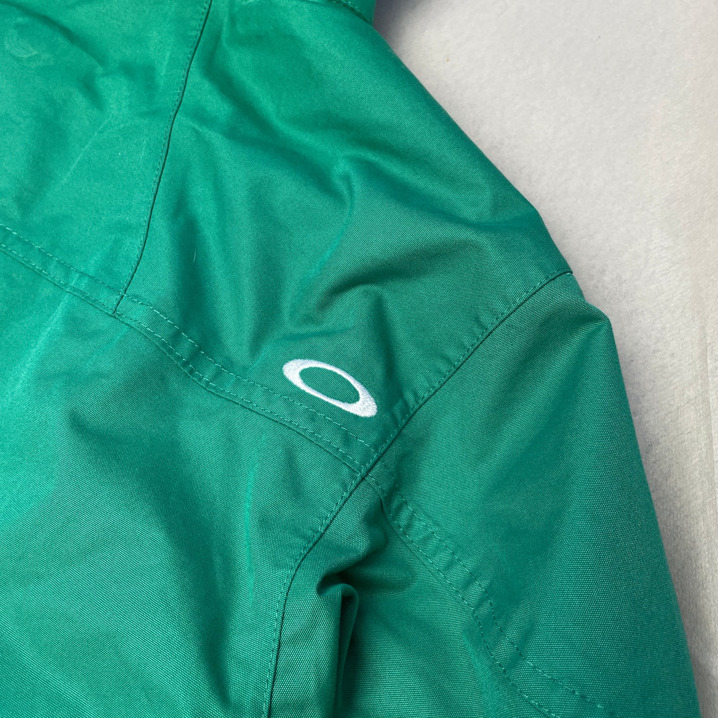 Oakley - 2011 Magnet Technical Vent Ski Jacket (L)