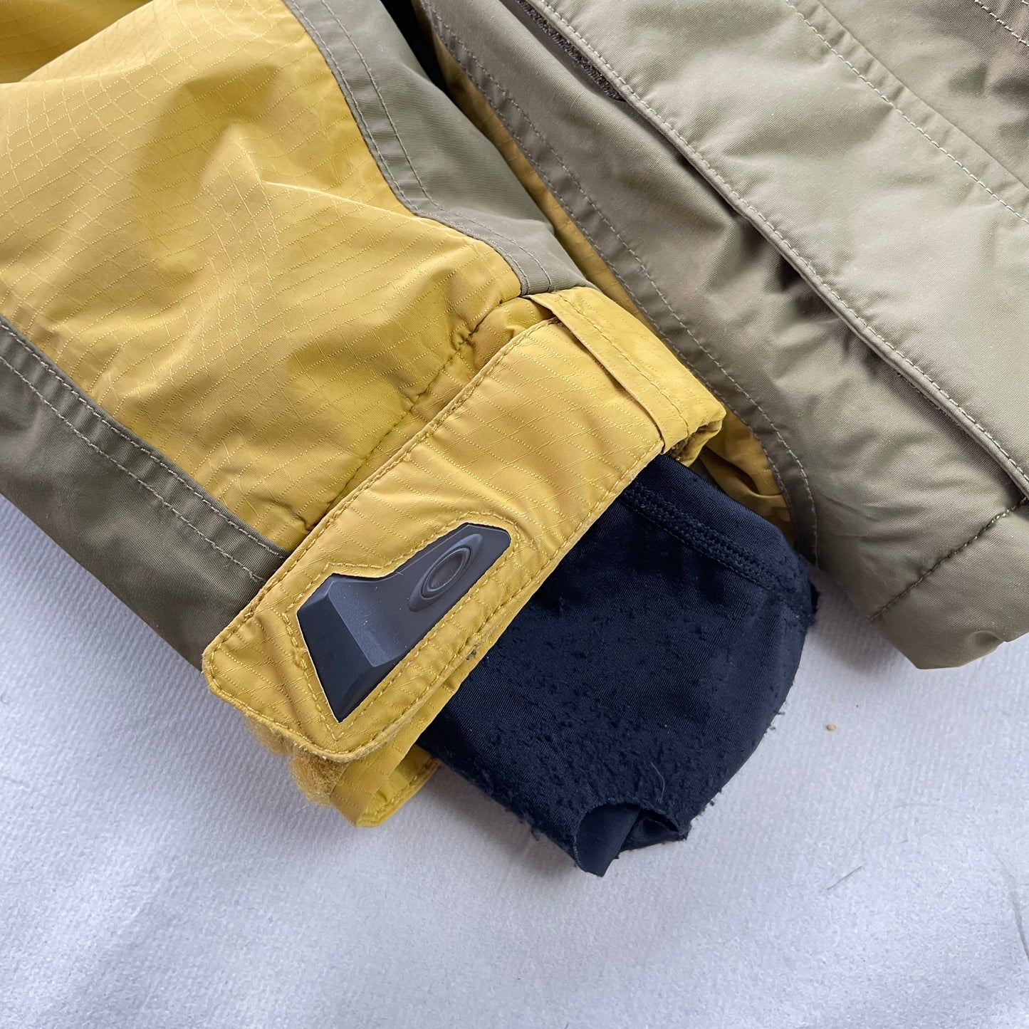 Oakley - 2006 Road Fuel Magnetic Vent Flap Insulated Weatherproof Jacket (M)