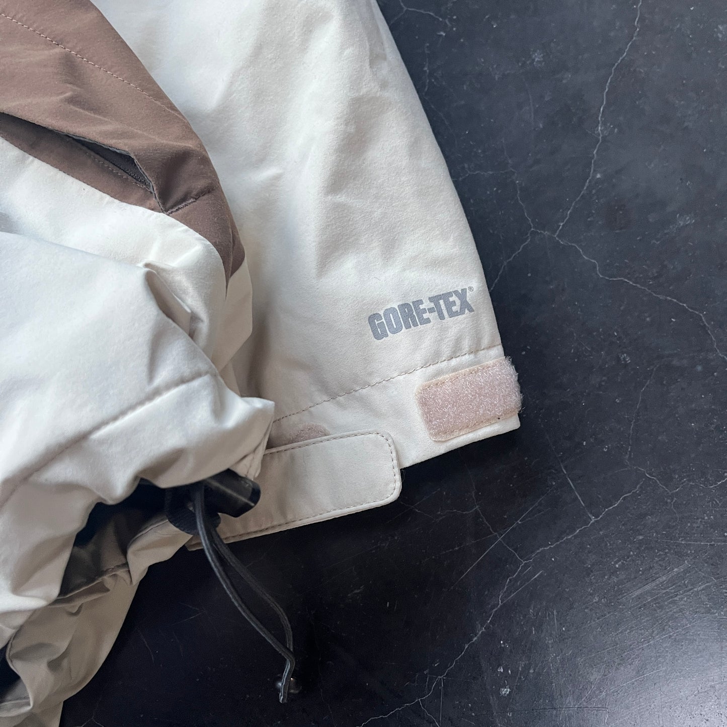 Salomon - 2000s BTM Gore-Tex Insulated Womens Ski Jacket (S-M)