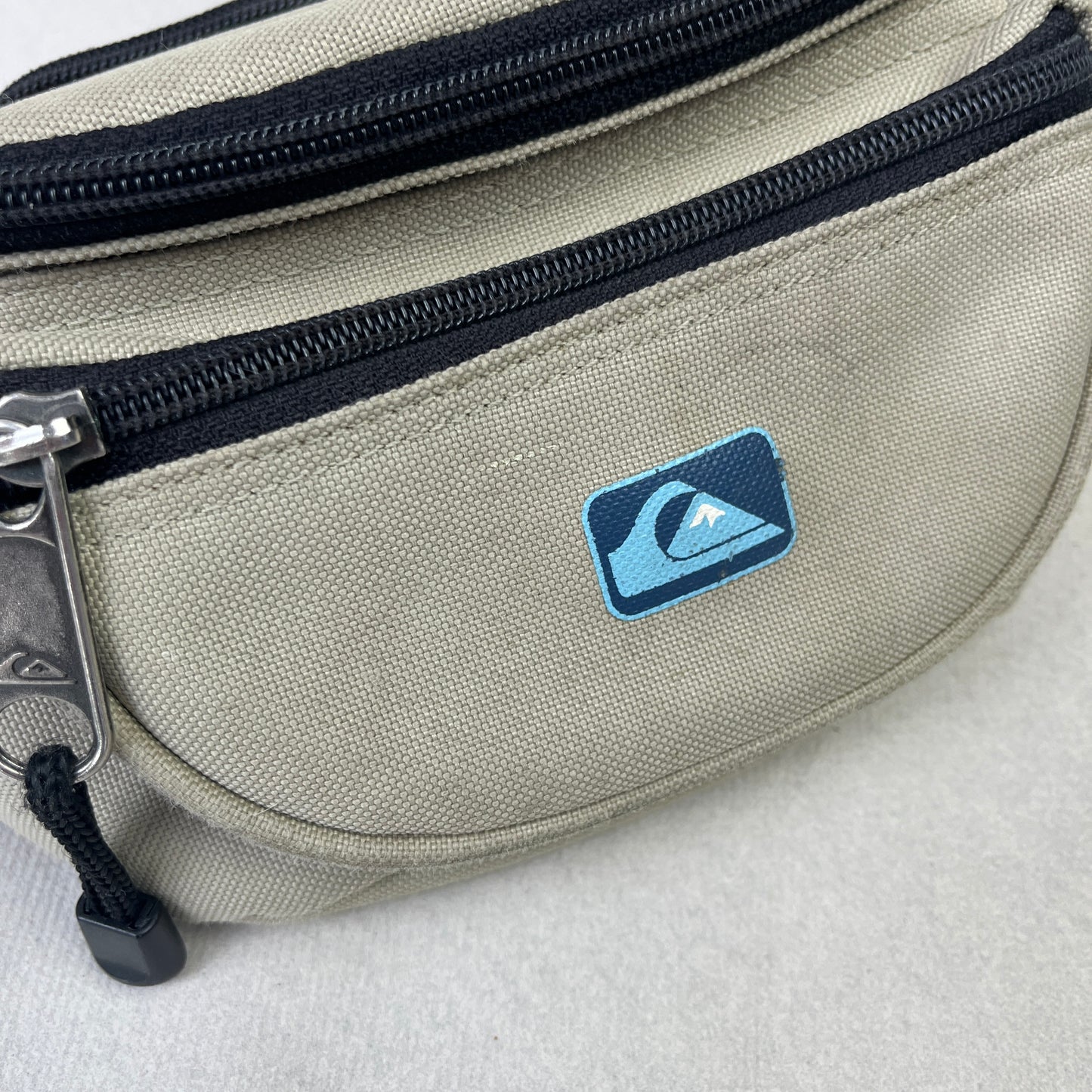 Quiksilver - 2000s Cyclone Sling Bag (Mint Beige)